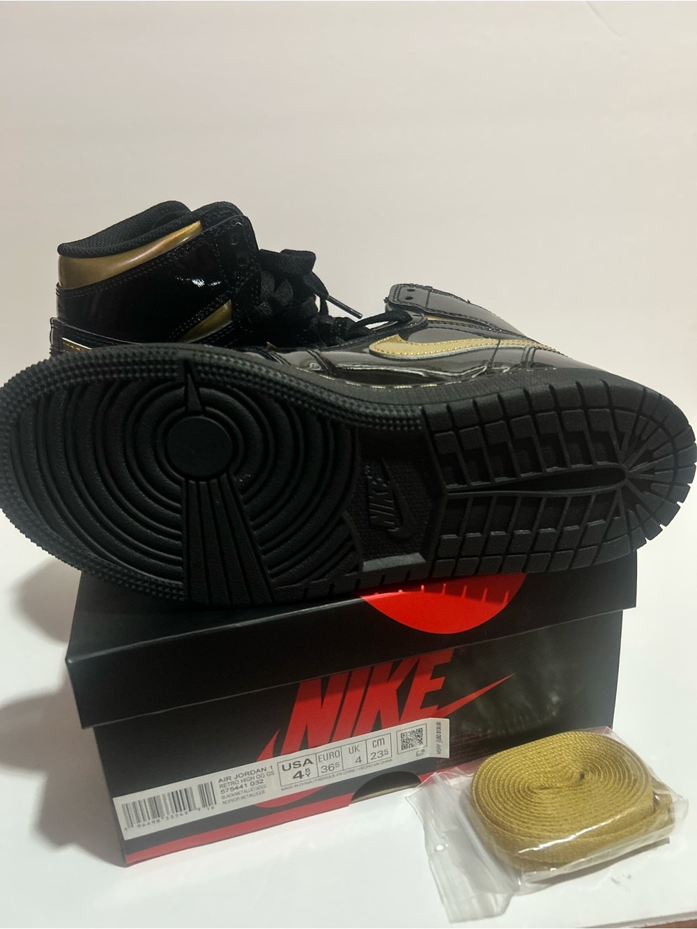 Jordan Retro 1 Black/Gold - Picture 5 of 6